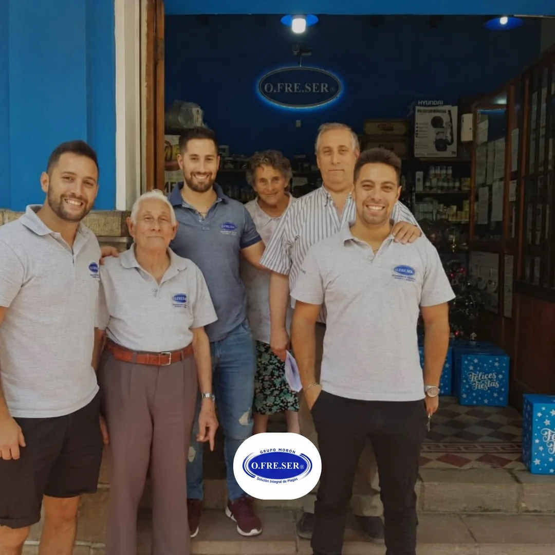 Equipo O.FRE.SER en una etapa anterior de la empresa
